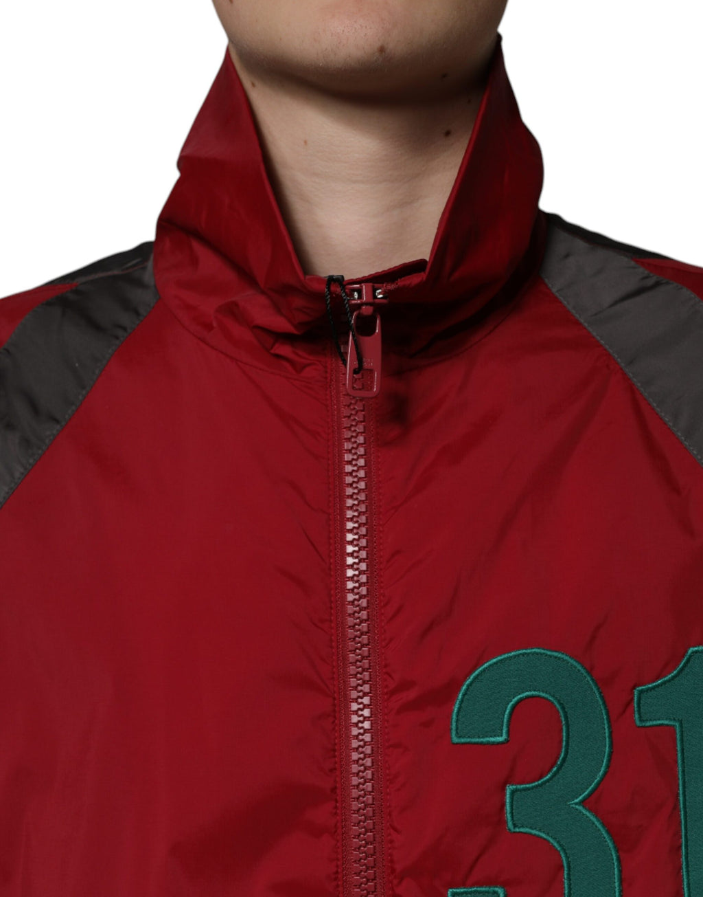 Veste coupe-vent en nylon multicolore Dolce & Gabbana avec fermeture éclair intégrale, style moderne et coloré.
