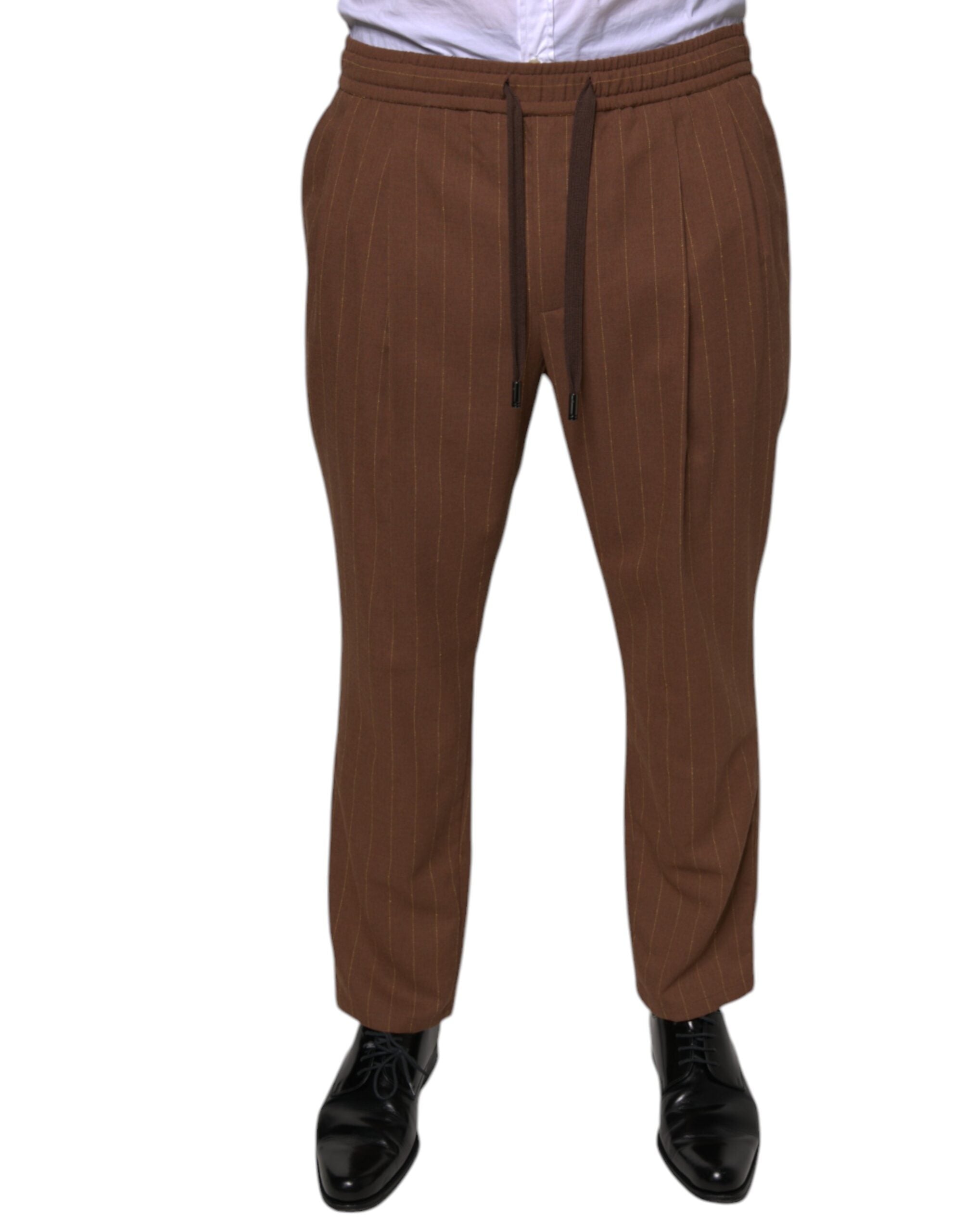 Pantalon homme Dolce & Gabbana à rayures brunes, coupe skinny pour élégance formelle, visible en détail sur l'image.