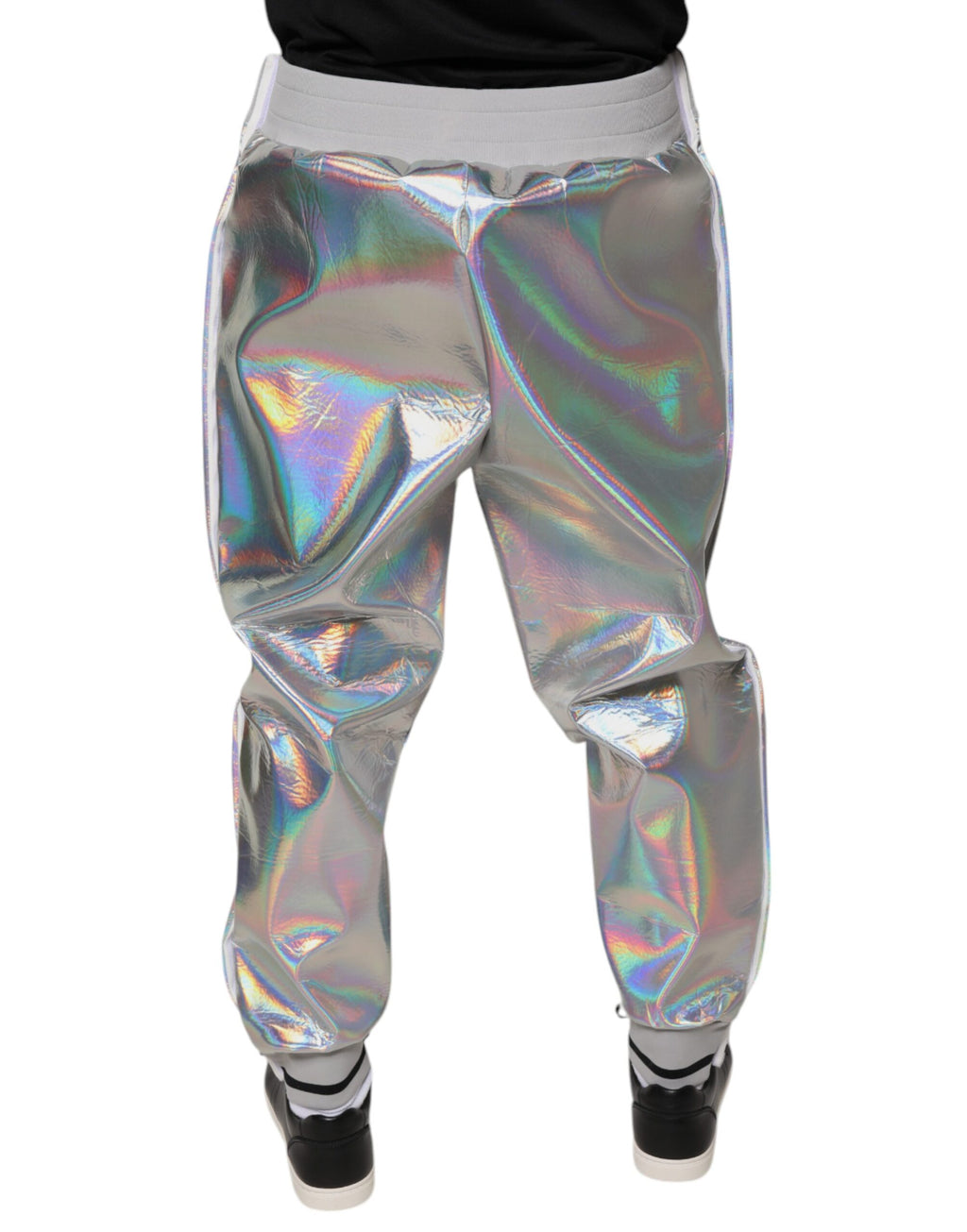 Pantalons de jogging pour homme Dolce & Gabbana en argent irisé, style décontracté avec tissus brillants et coupe moderne.