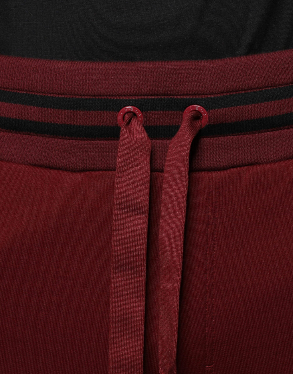 Pantalon jogger homme Dolce & Gabbana en coton rouge foncé, style décontracté et confortable.