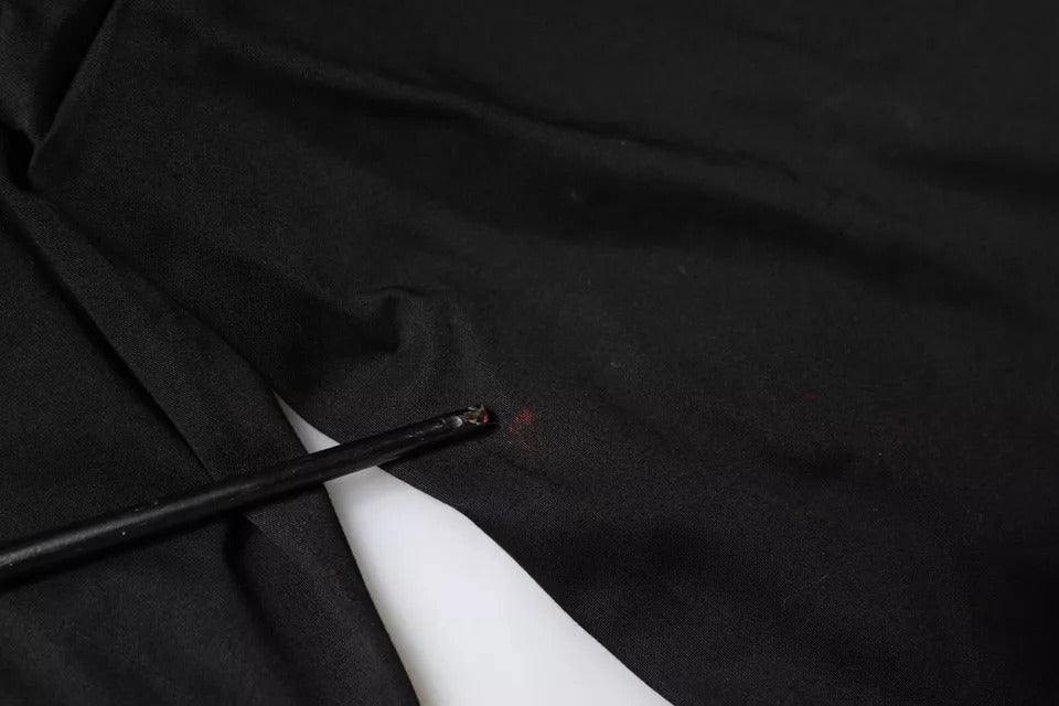 Pantalon homme slim en coton stretch noir de Dolce & Gabbana, style élégant et ajusté, pour une tenue sophistiquée.