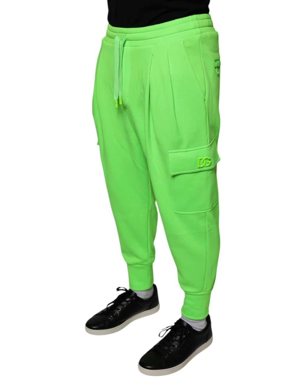 Pantalon de jogging cargo en polyester vert néon de Dolce & Gabbana, avec poches et coupe décontractée, vue de face.