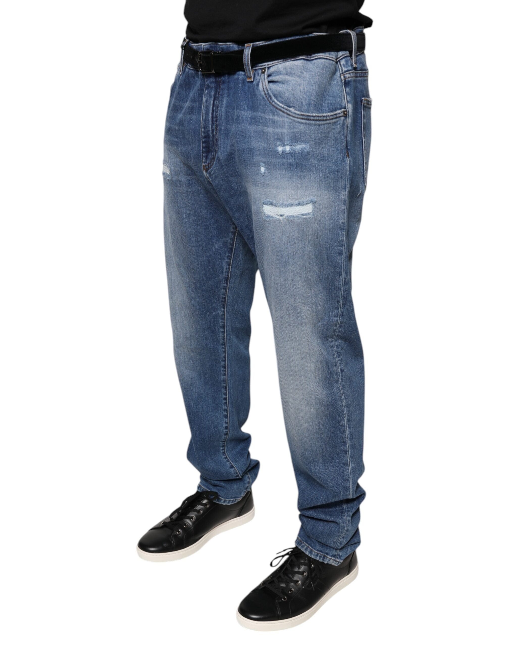 Jeans pour homme Dolce & Gabbana en denim bleu lavé, coupe stretch, en coton extensible, affichés sur un mannequin.