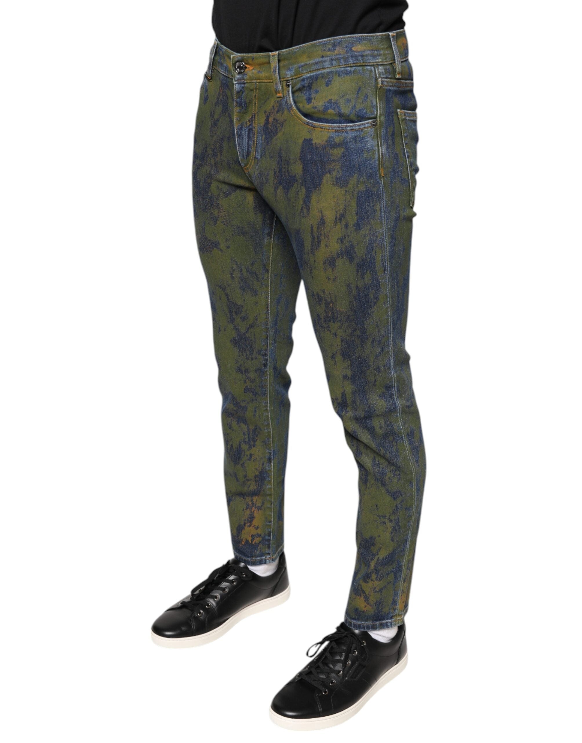 Jeans slim fit en coton bleu Dolce & Gabbana pour homme, denim authentique, visible détails de couture et fermeture éclair.