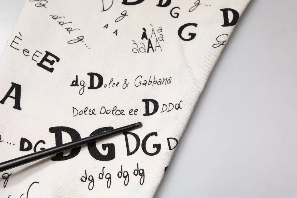 Pantalon de jogging en coton blanc imprimé de Dolce & Gabbana, look décontracté et confortable, détails visibles sur le tissu.