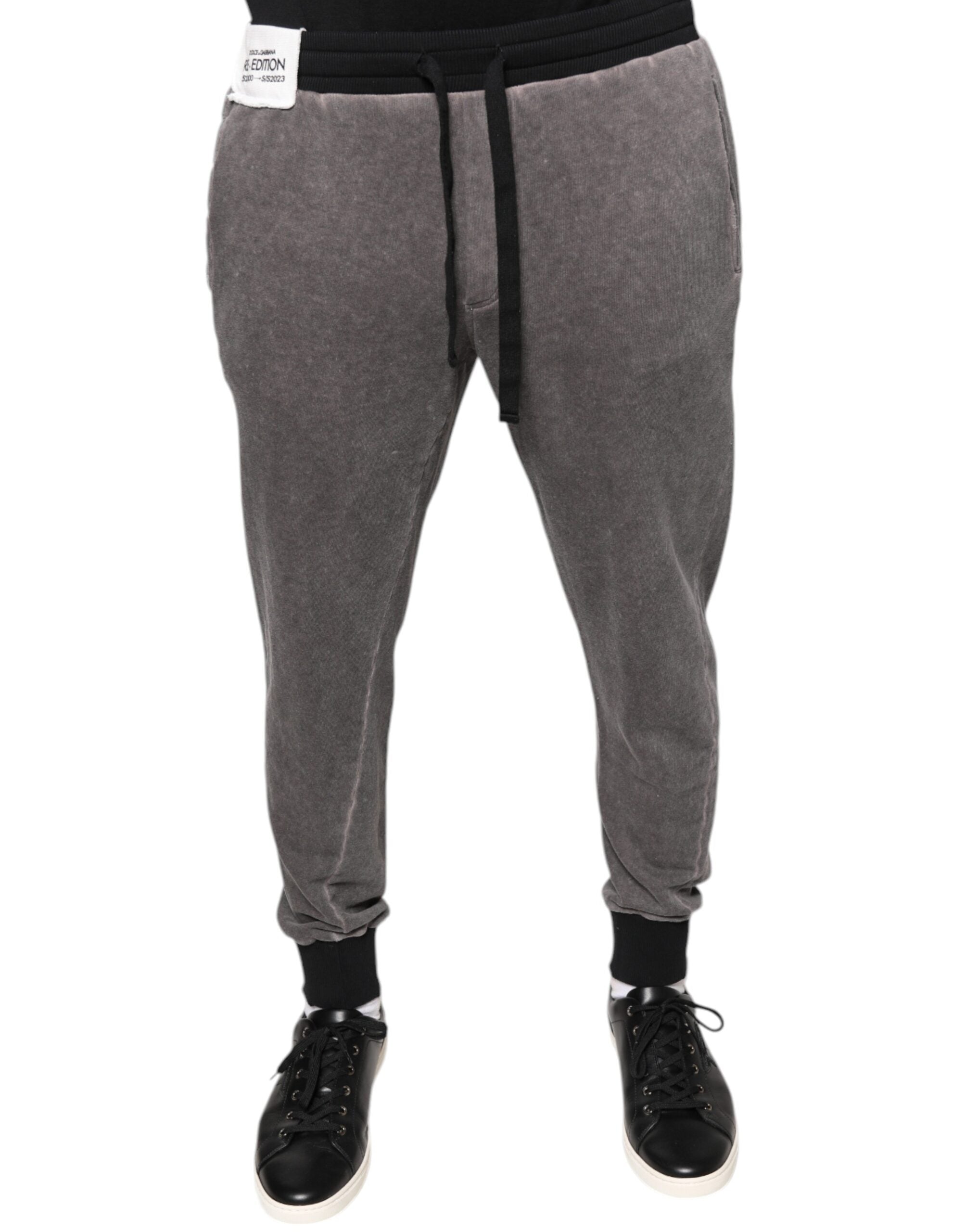 Pantalon de jogging gris en coton Dolce & Gabbana, style décontracté avec ceinture élastique et poches latérales.