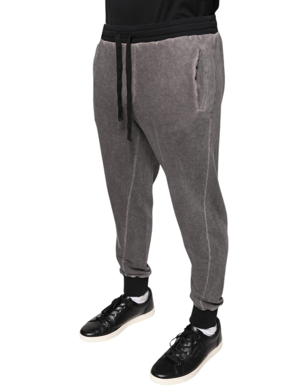 Pantalon jogger en coton gris de Dolce & Gabbana, style décontracté, avec ceinture élastique et poches latérales.