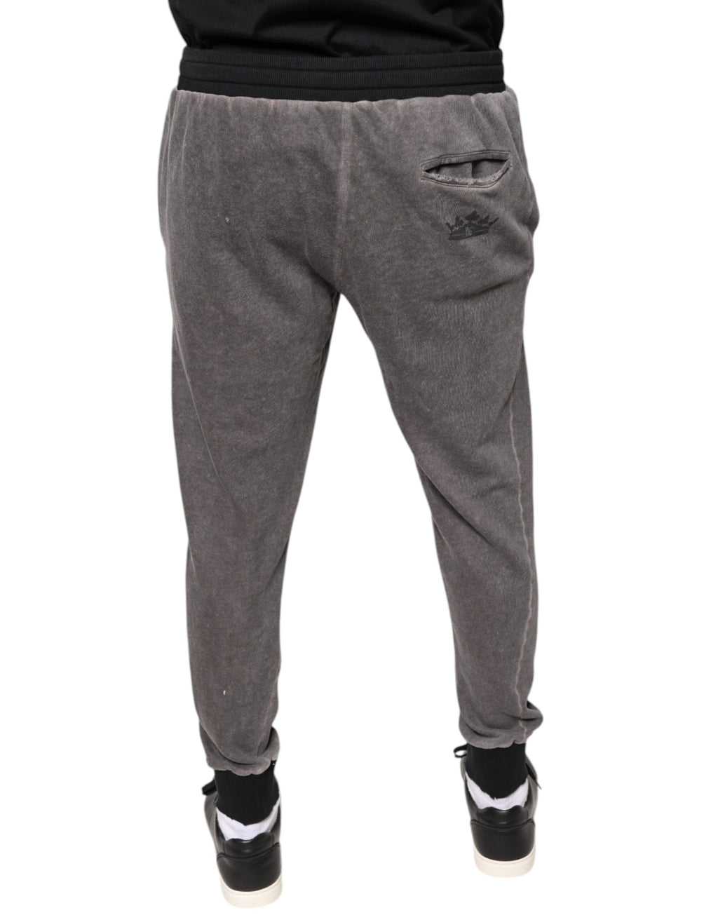 Pantalon de jogging gris en coton Dolce & Gabbana, style confortable et décontracté, visible avec détails de couture.