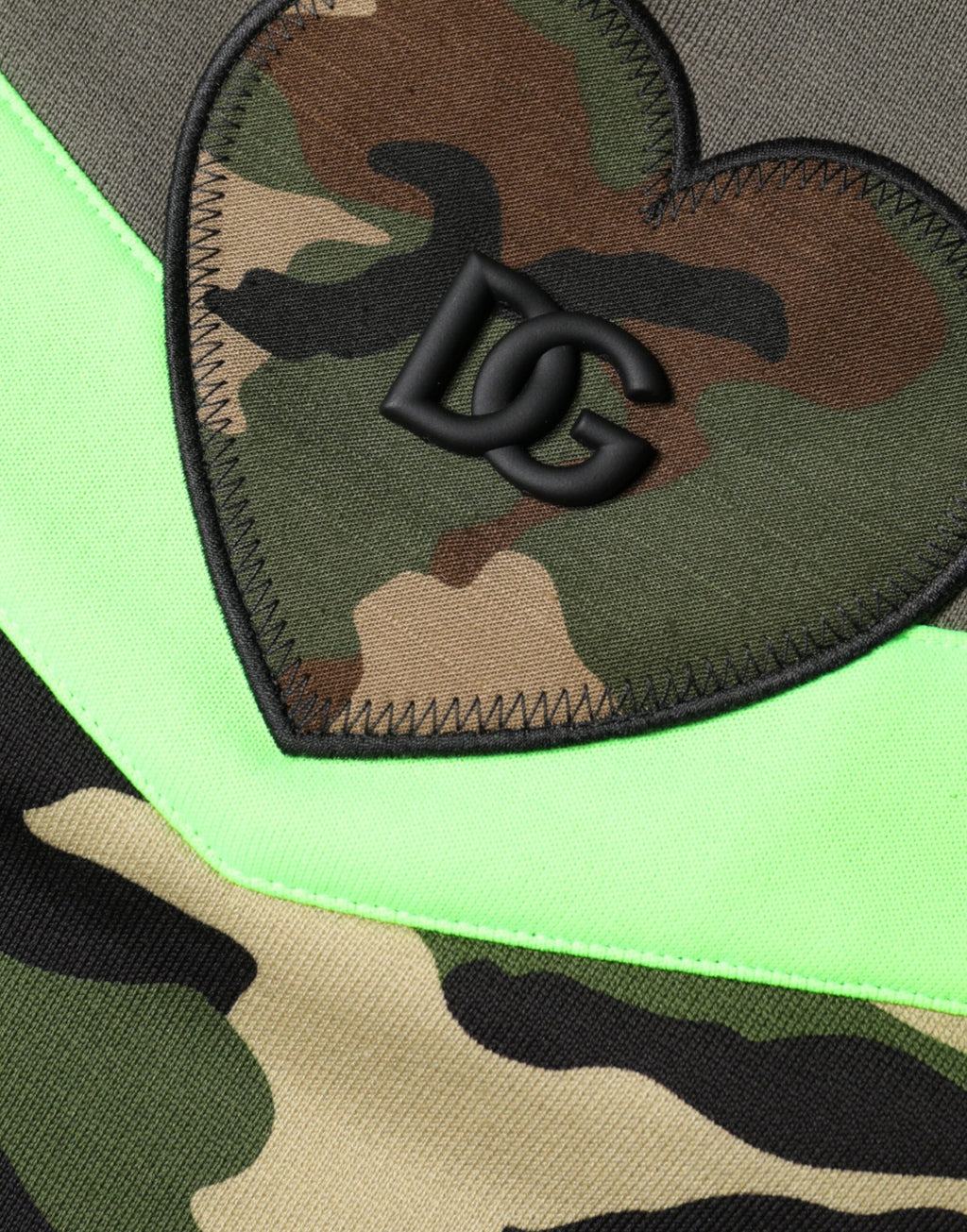 Sweatshirt Dolce & Gabbana multicolore camouflage avec capuche et logo sur le devant, tissu confortable et tendance.