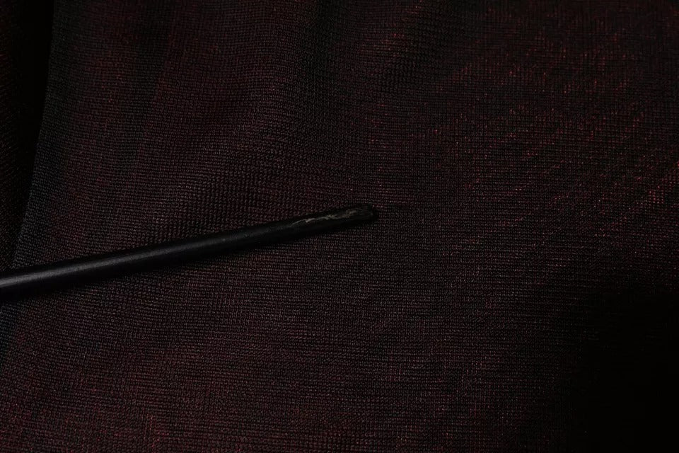 Pull à col rond en polyester bordeaux Dolce & Gabbana, style décontracté et élégant pour homme.