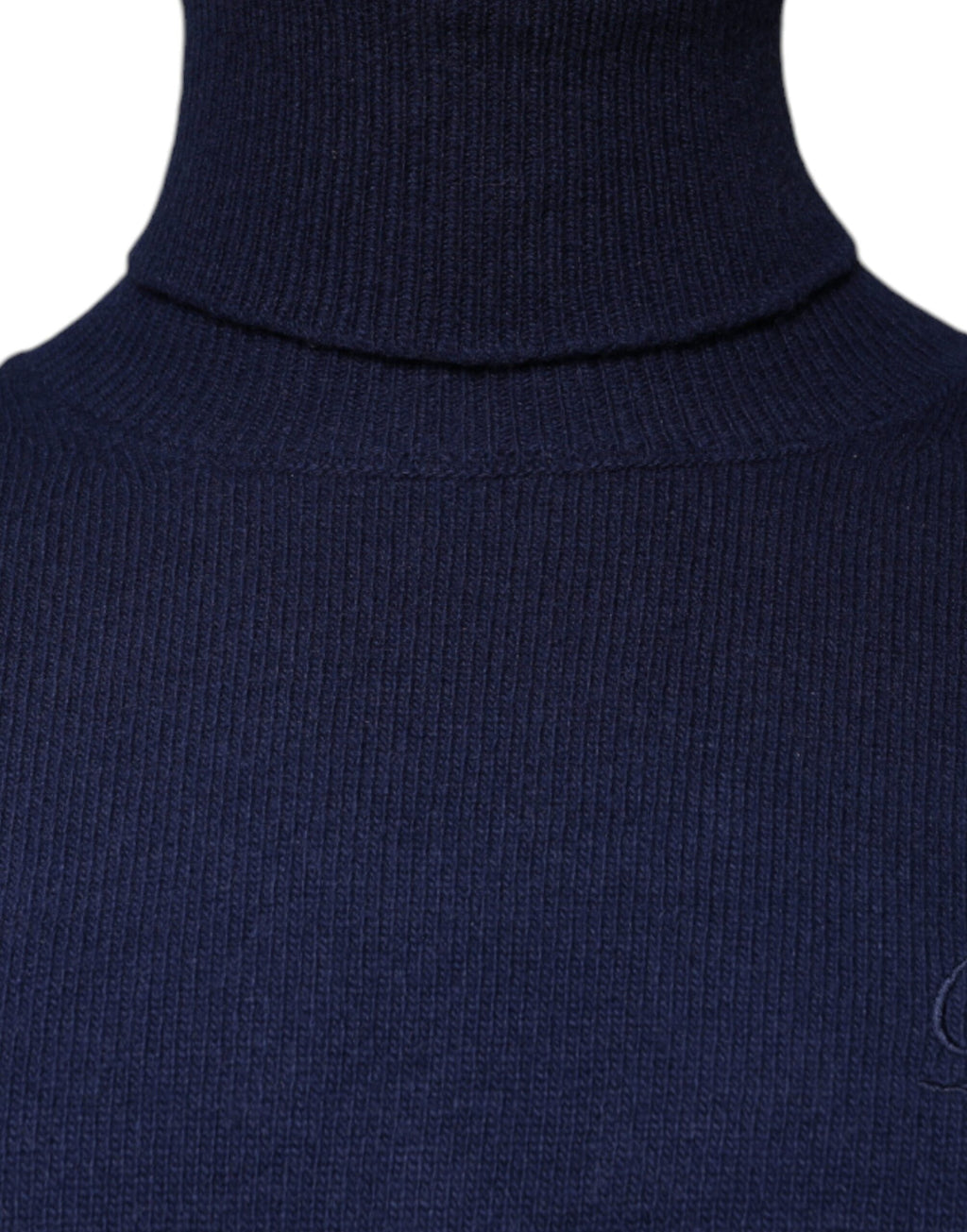 Pull en laine bleue Dolce & Gabbana à col roulé, vue de face, détail du tricot et du style élégant.