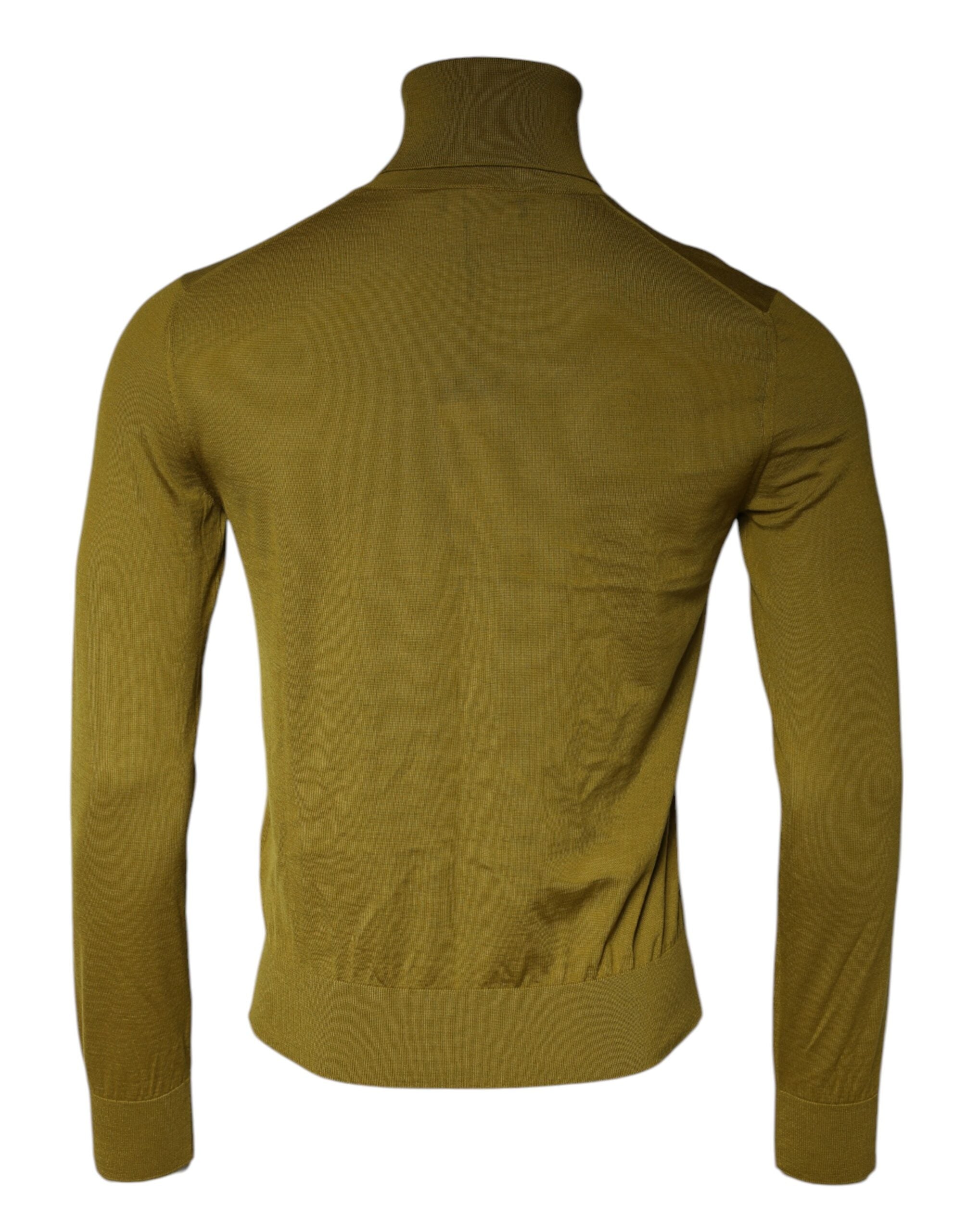Pull en cachemire marron Dolce & Gabbana avec col roulé, doux et élégant, posé sur un fond neutre.