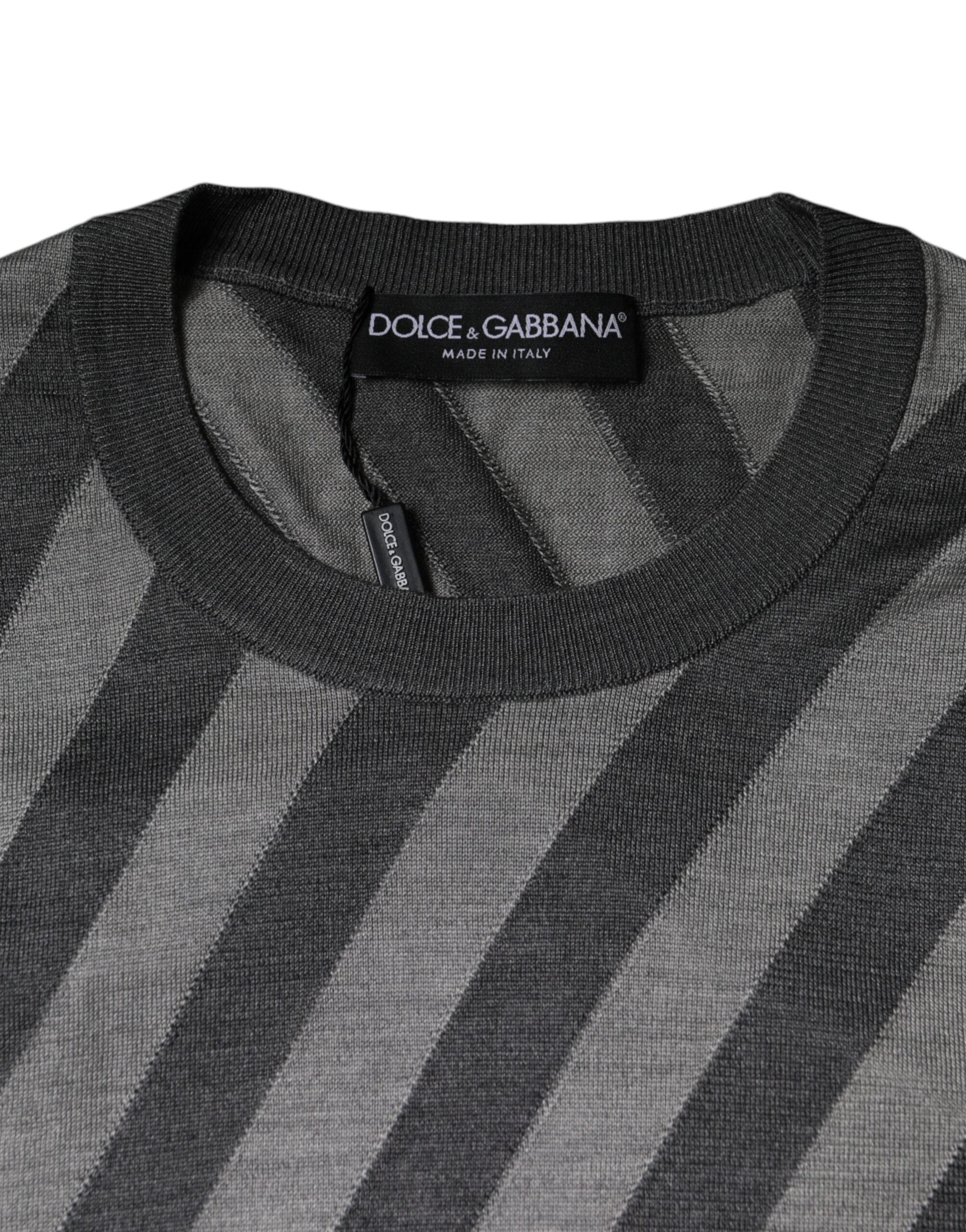 Pull à manches longues Dolce & Gabbana à rayures grises, col rond, pull-over élégant et confortable.