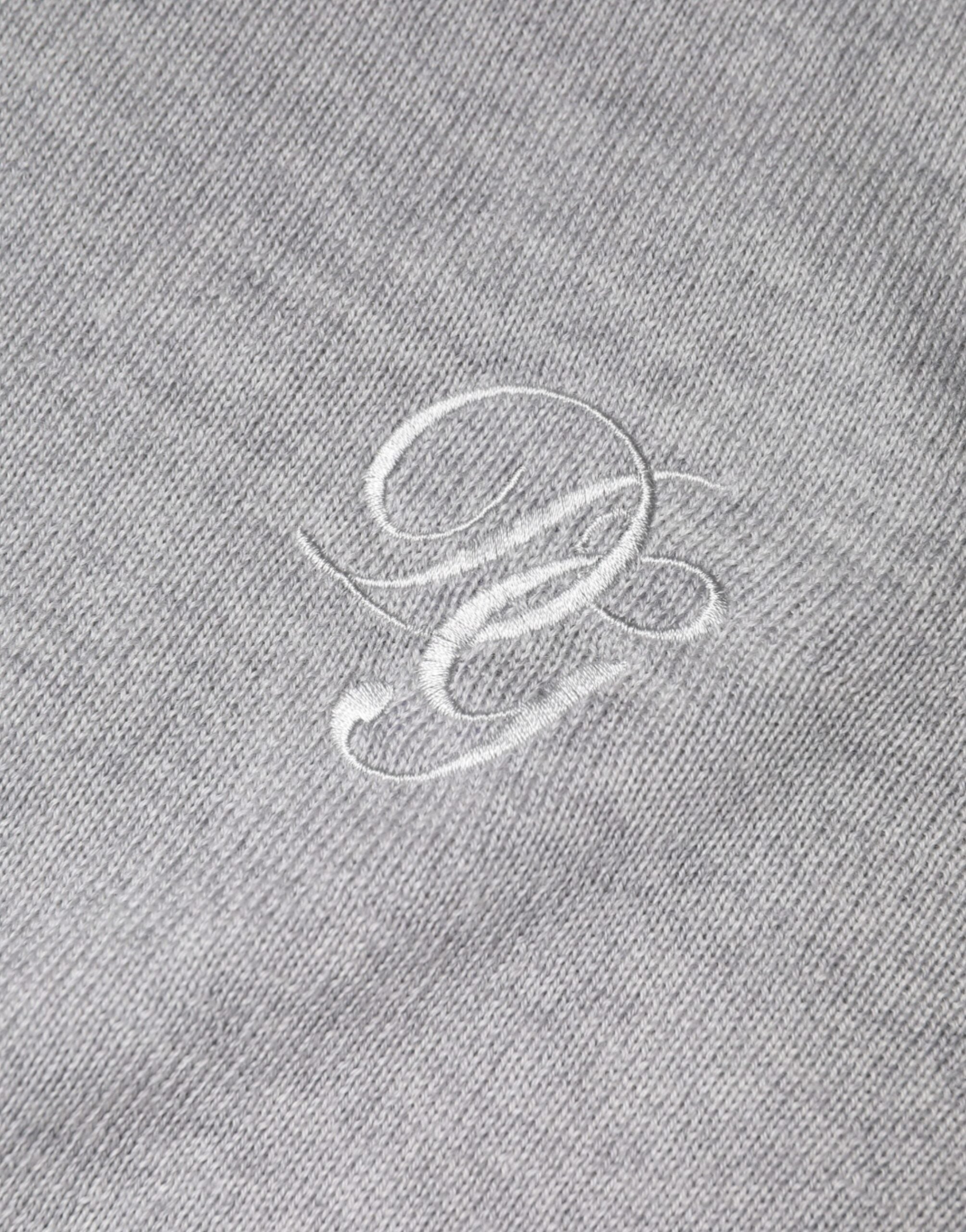 Pull en laine gris clair Dolce & Gabbana à col rond, vêtement chaud et élégant pour homme.