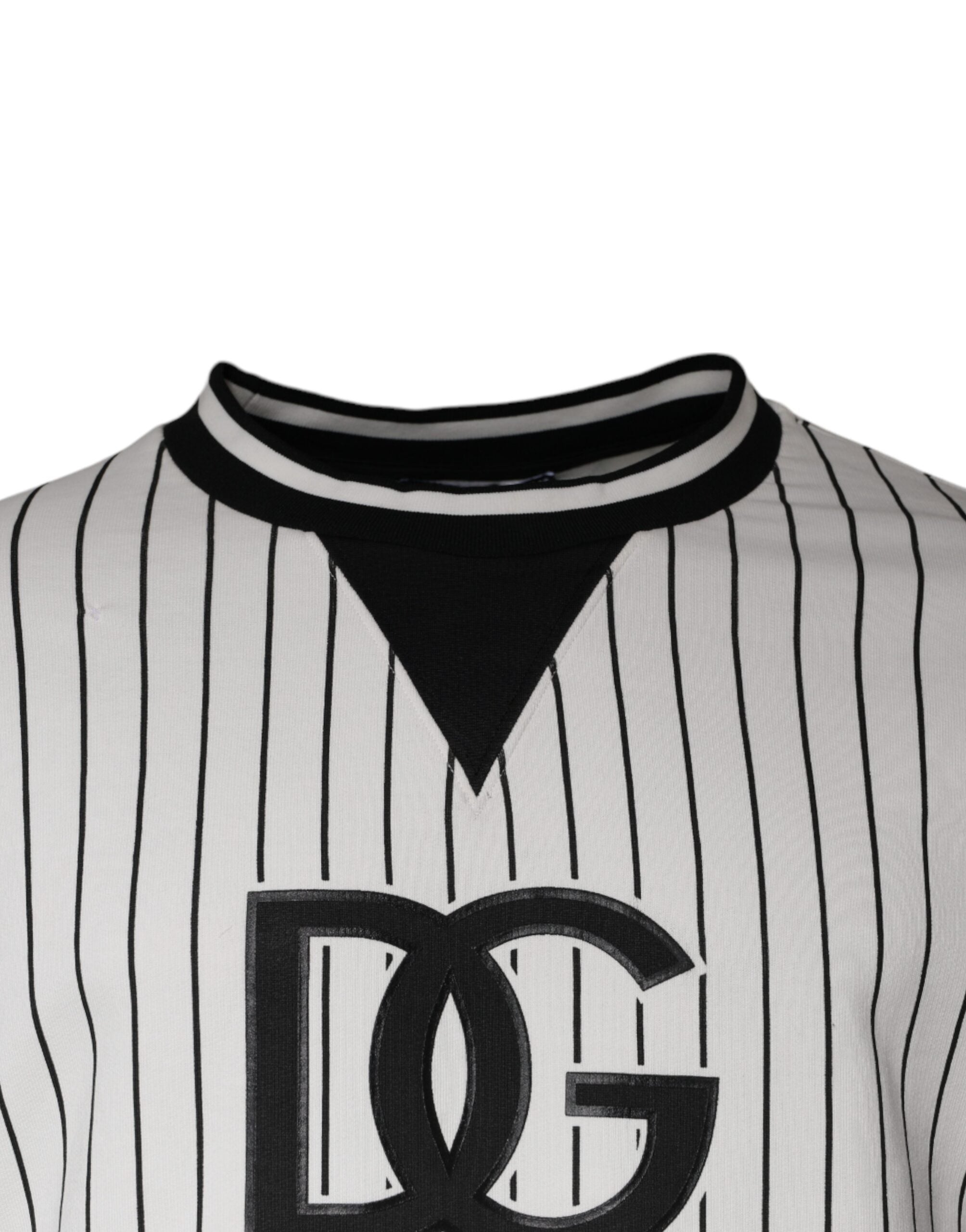 Sweat-shirt Dolce & Gabbana à rayures noires et blanches avec logo, en coton confortable, porté sur un mannequin.