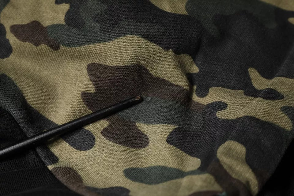 Sweat à capuche camouflage noir Dolce & Gabbana, pull-over décontracté avec logo, en tissu doux et confortable.