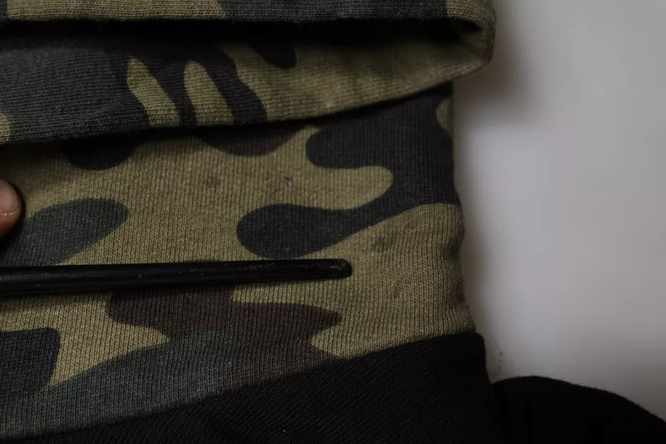 Sweat à capuche Dolce & Gabbana, sweat-shirt noir camouflage avec capuche, style décontracté et tendance, vue de face.
