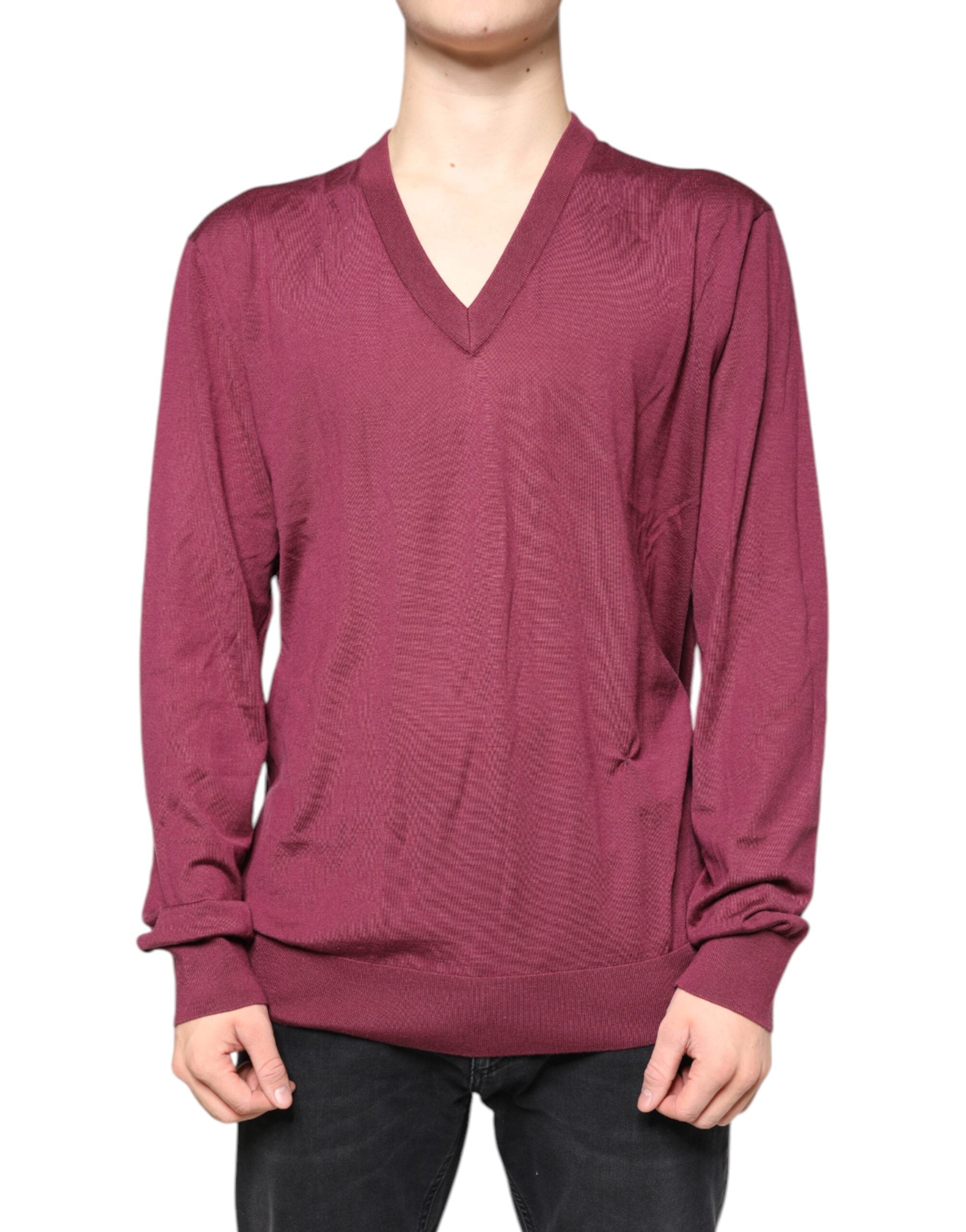 Pull à col en V en cachemire marron foncé de Dolce & Gabbana pour homme, doux et élégant, visible en détail dans l'image.