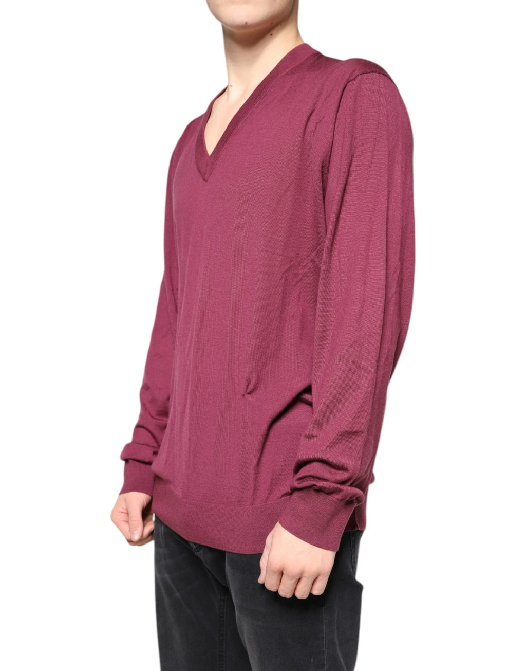 Pull en cachemire bordeaux Dolce & Gabbana pour homme, V-neck, doux et élégant, vue de face.
