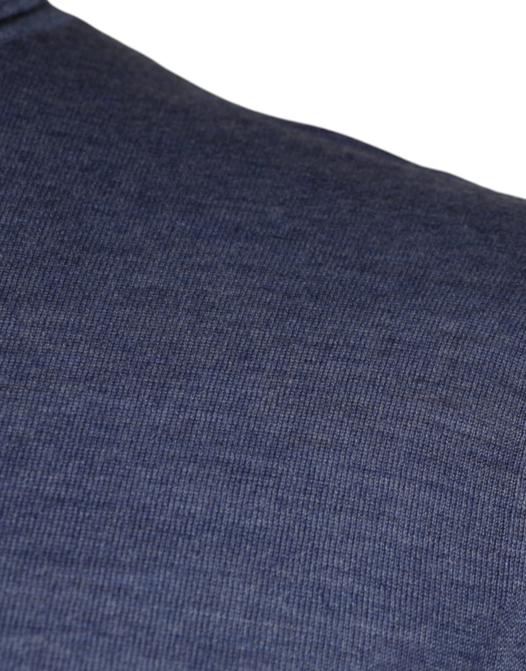 Pull à col roulé long à manches longues de Dolce & Gabbana, couleur violette et bleue, en laine douce.