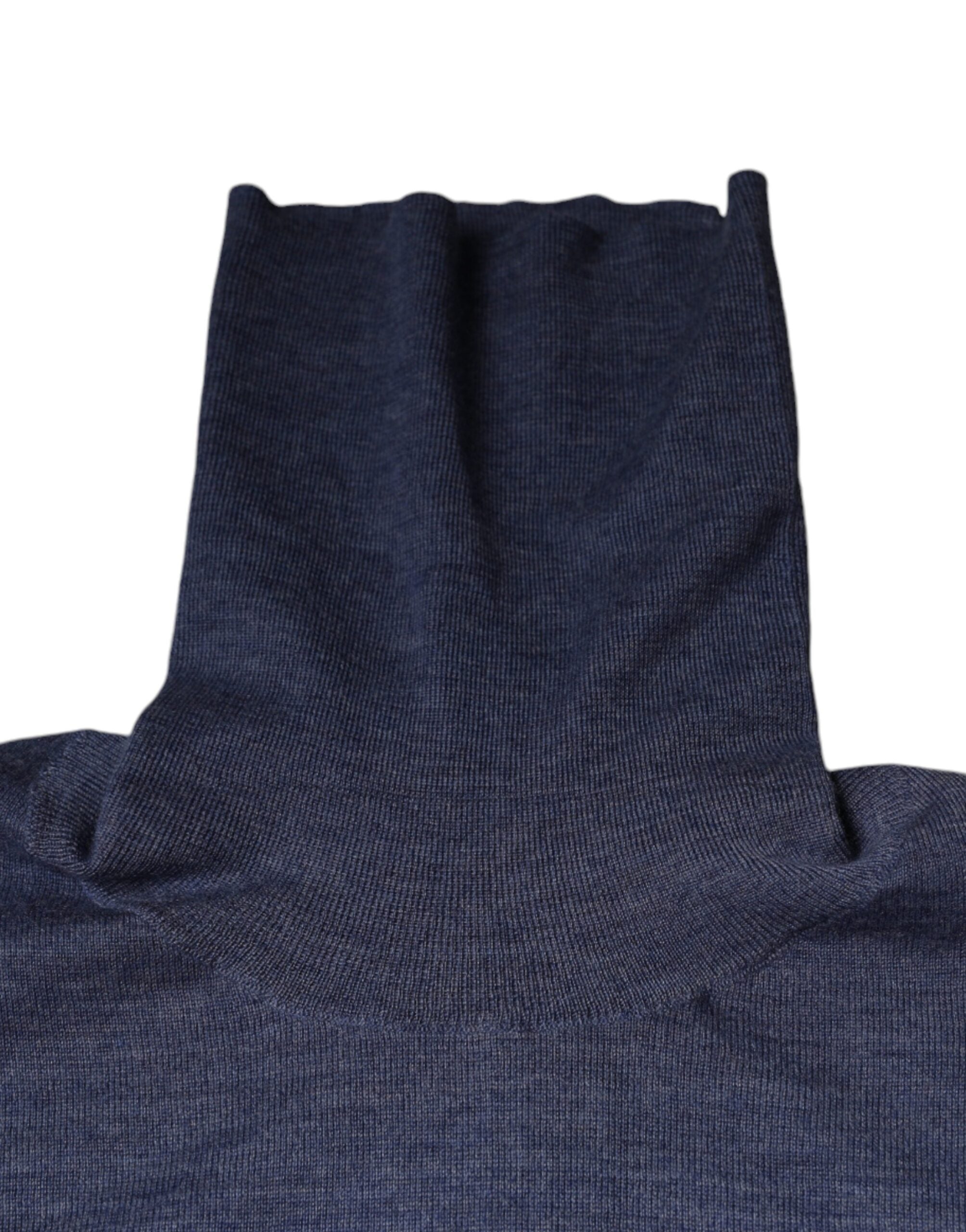 Pull en maille à col roulé Dolce & Gabbana, violet et bleu, manches longues, élégant et chaud pour l'hiver.