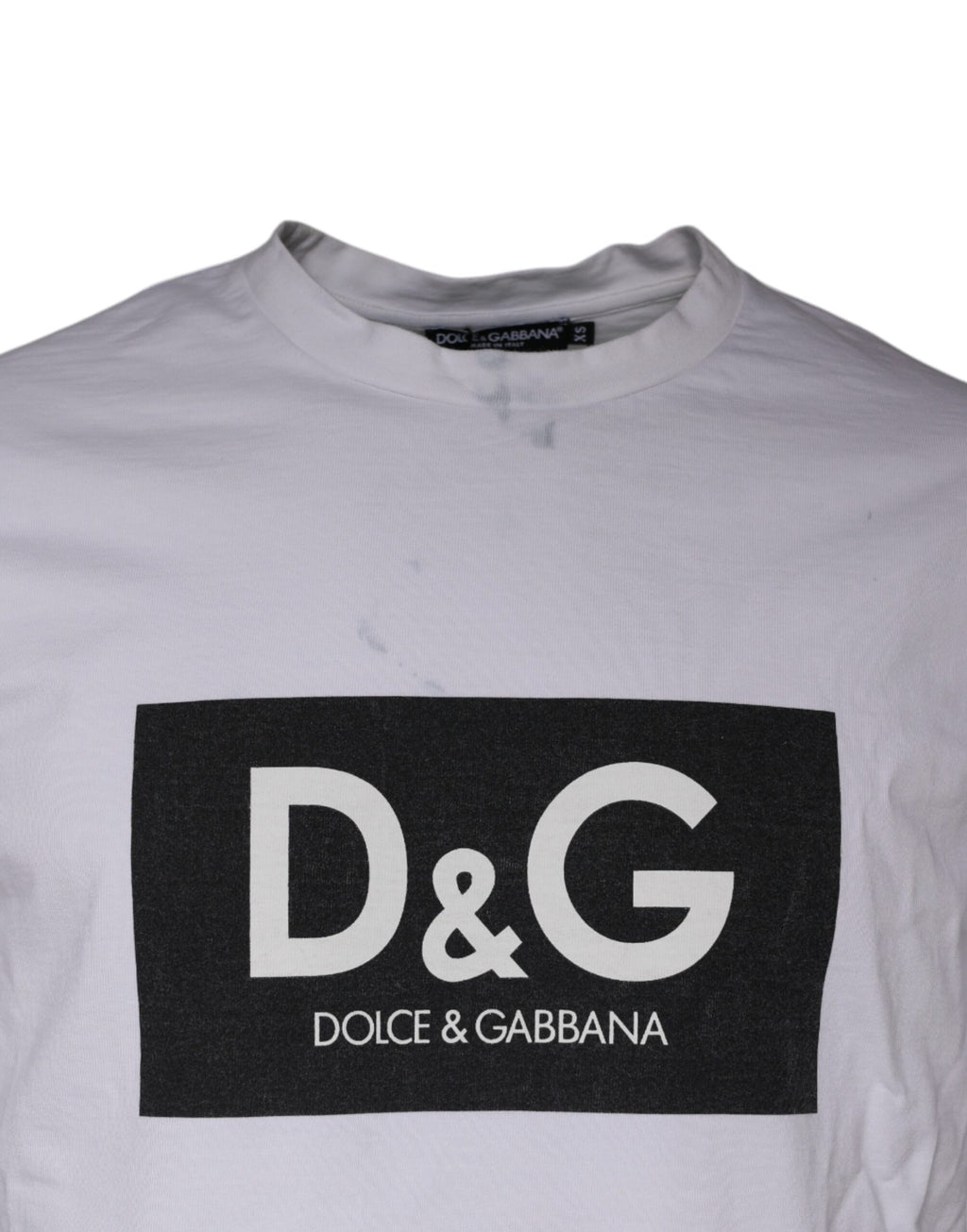 T-shirt en coton blanc Dolce & Gabbana avec logo imprimé sur le devant, col rond, look décontracté et élégant.