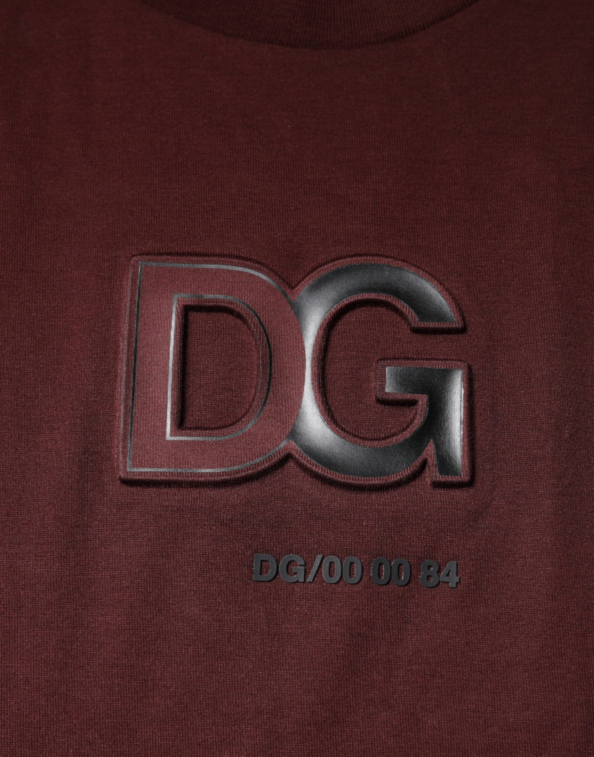 T-shirt en coton bordeaux Dolce & Gabbana avec logo DG, col rond, style décontracté et élégant.