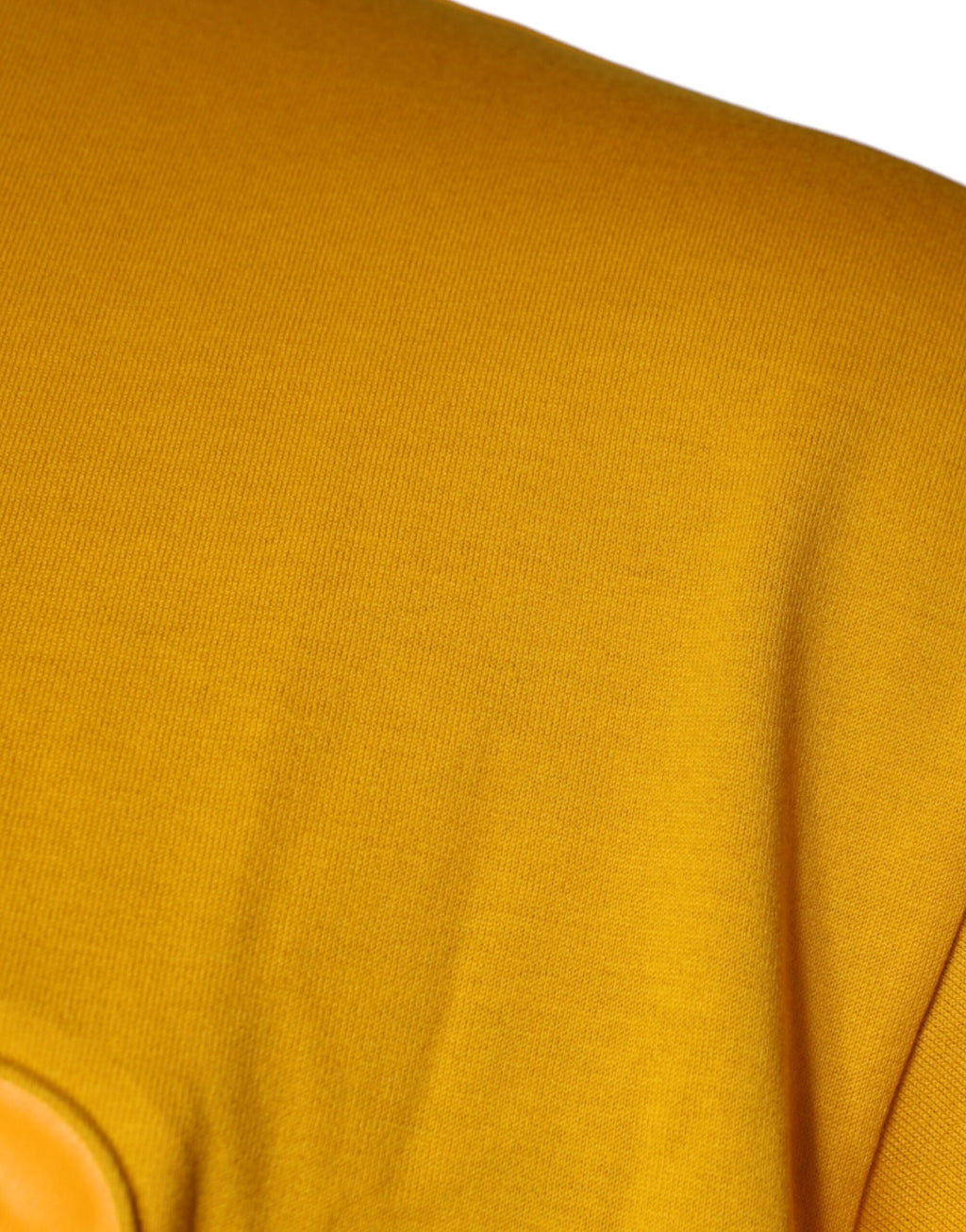 T-shirt à col rond Dolce & Gabbana en molleton jaune moutarde avec logo embossé, coupe décontractée et style élégant.