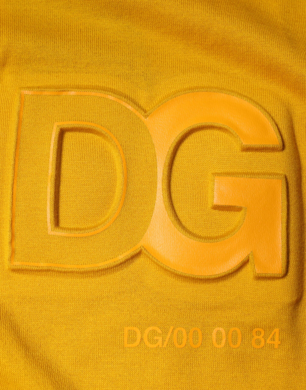 T-shirt à col rond Dolce & Gabbana jaune moutarde avec logo embossé, style décontracté et design tendance.