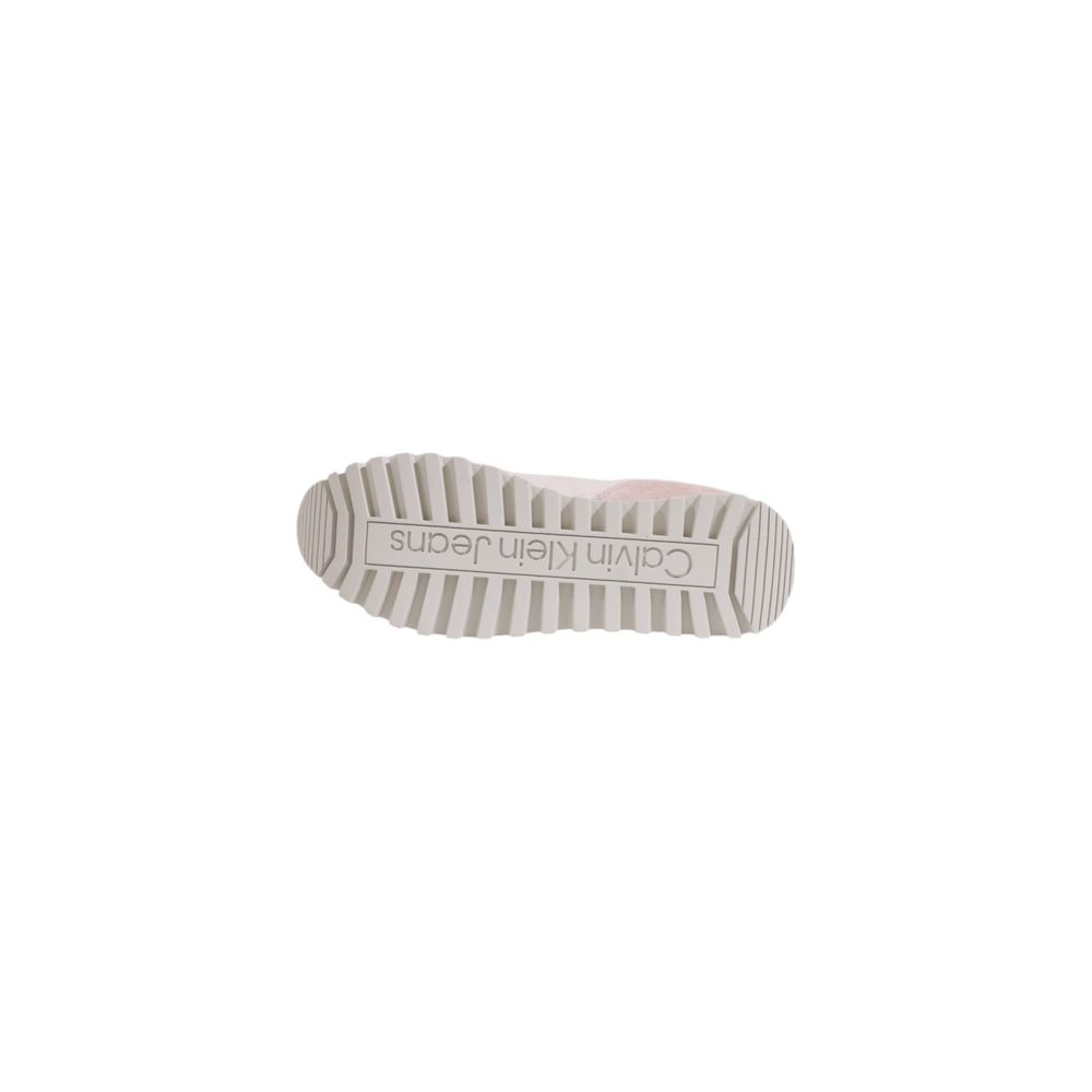 Chaussures basses en cuir violet de Calvin Klein Jeans, baskets tendance avec semelle blanche et design moderne.