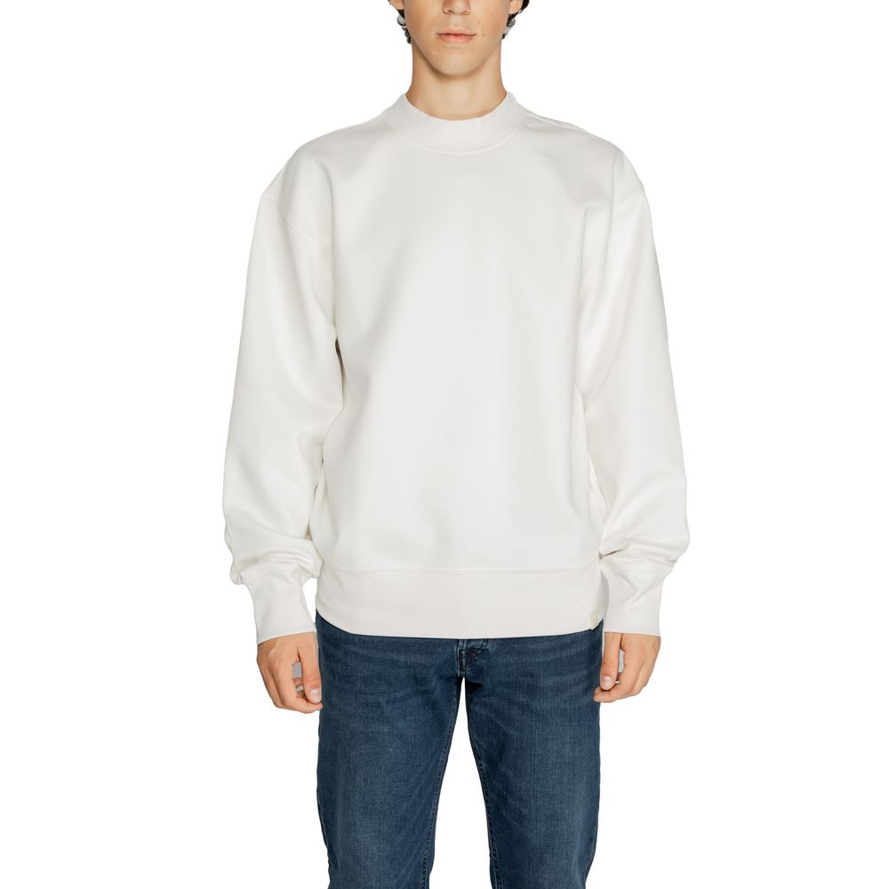 Sweat-shirt blanc en coton recyclé de Calvin Klein Jeans, coupe décontractée, avec logo discret sur la poitrine.