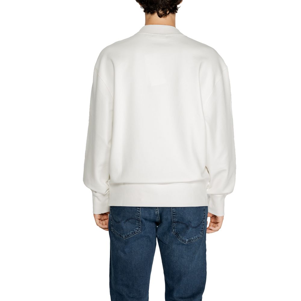 Sweat-shirt blanc Calvin Klein Jeans en coton recyclé, vue de face, avec logo discret sur la poitrine.