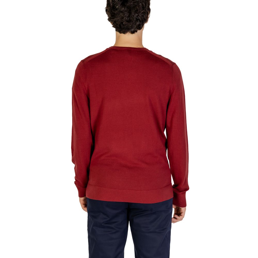 Sweatshirt en laine recyclée Bordeaux de Calvin Klein, vue de face, détails du col et du logo sur la poitrine.