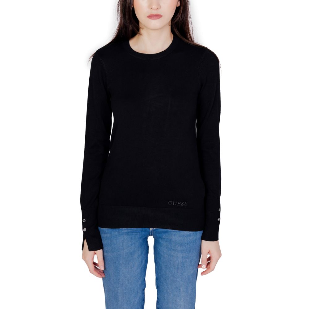 Sweat-shirt en coton noir de la marque Guess, coupe décontractée avec logo discret sur la poitrine, porté sur un mannequin.