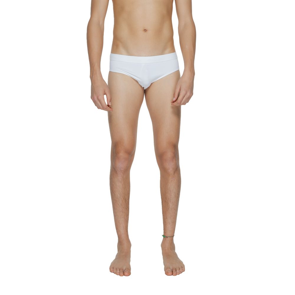 Maillot de bain homme Calvin Klein blanc en polyamide, slip de bain élégant et confortable, vue frontale.
