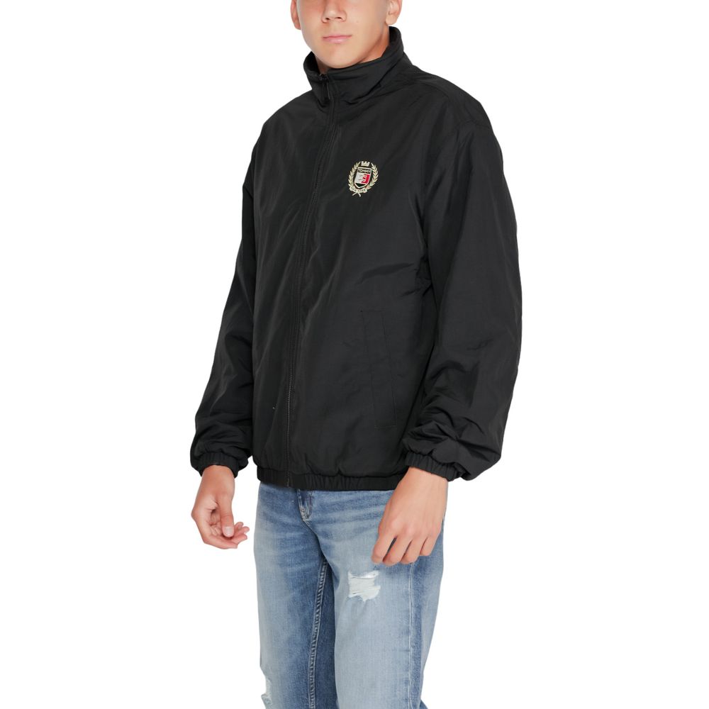 Veste Tommy Hilfiger Jeans en polyester recyclé noire avec coupe décontractée et détails modernes, vue de face.
