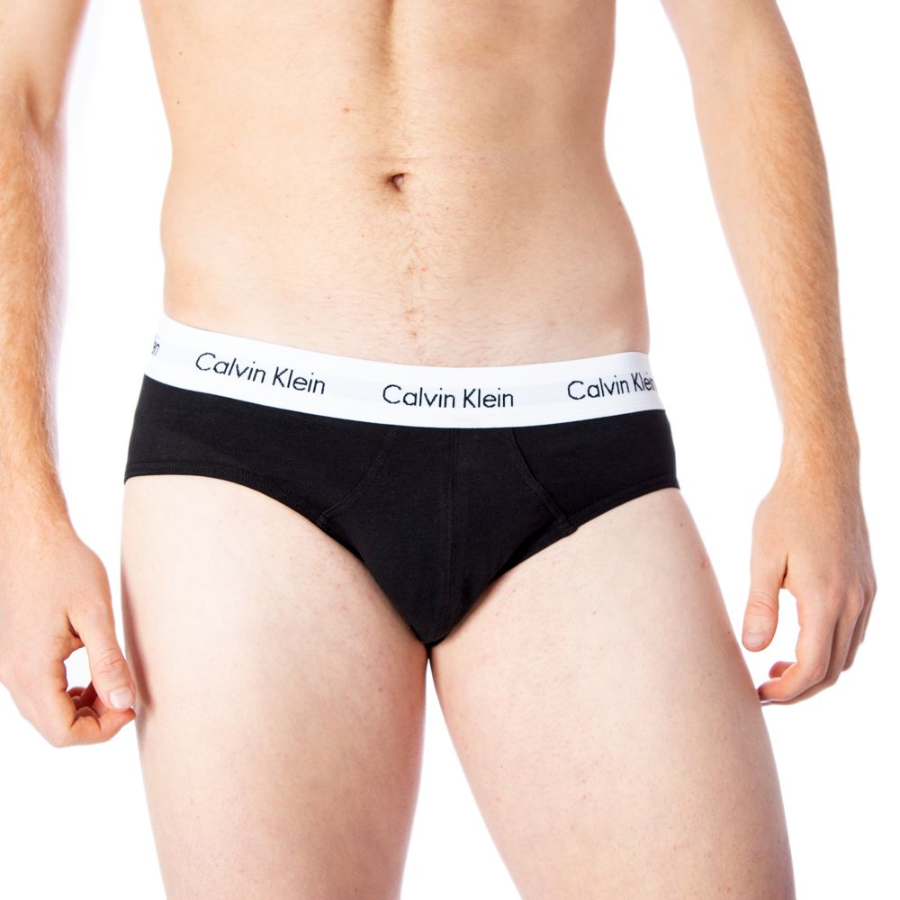 Culottes noires en coton de la marque Calvin Klein Underwear, confort et style pour homme.