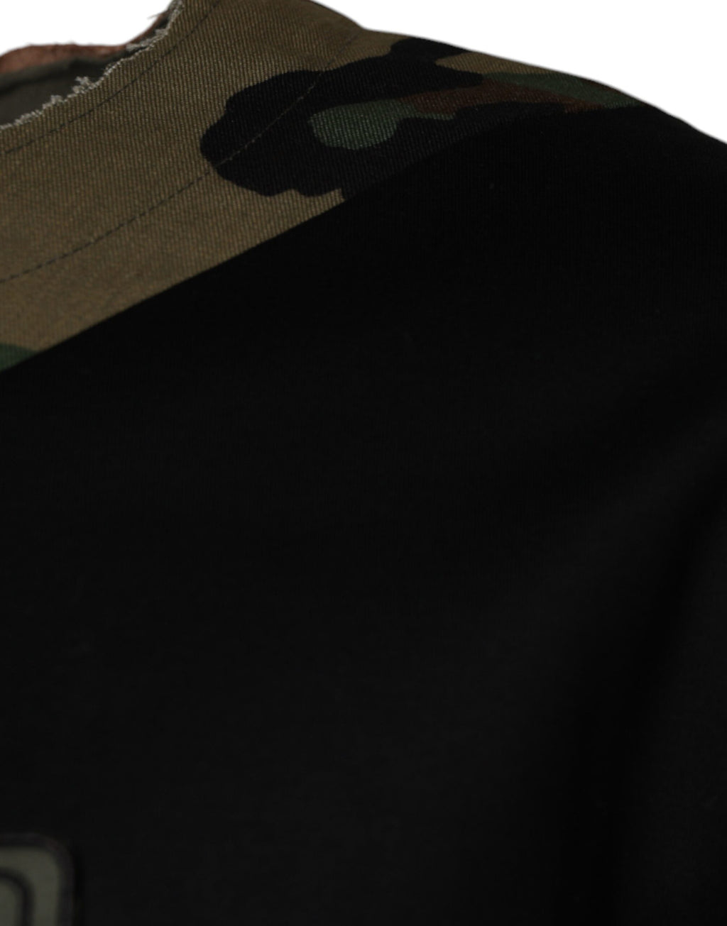 T-shirt Dolce & Gabbana à col rond avec camouflage multicolore en coton, mode urbaine et tendance.