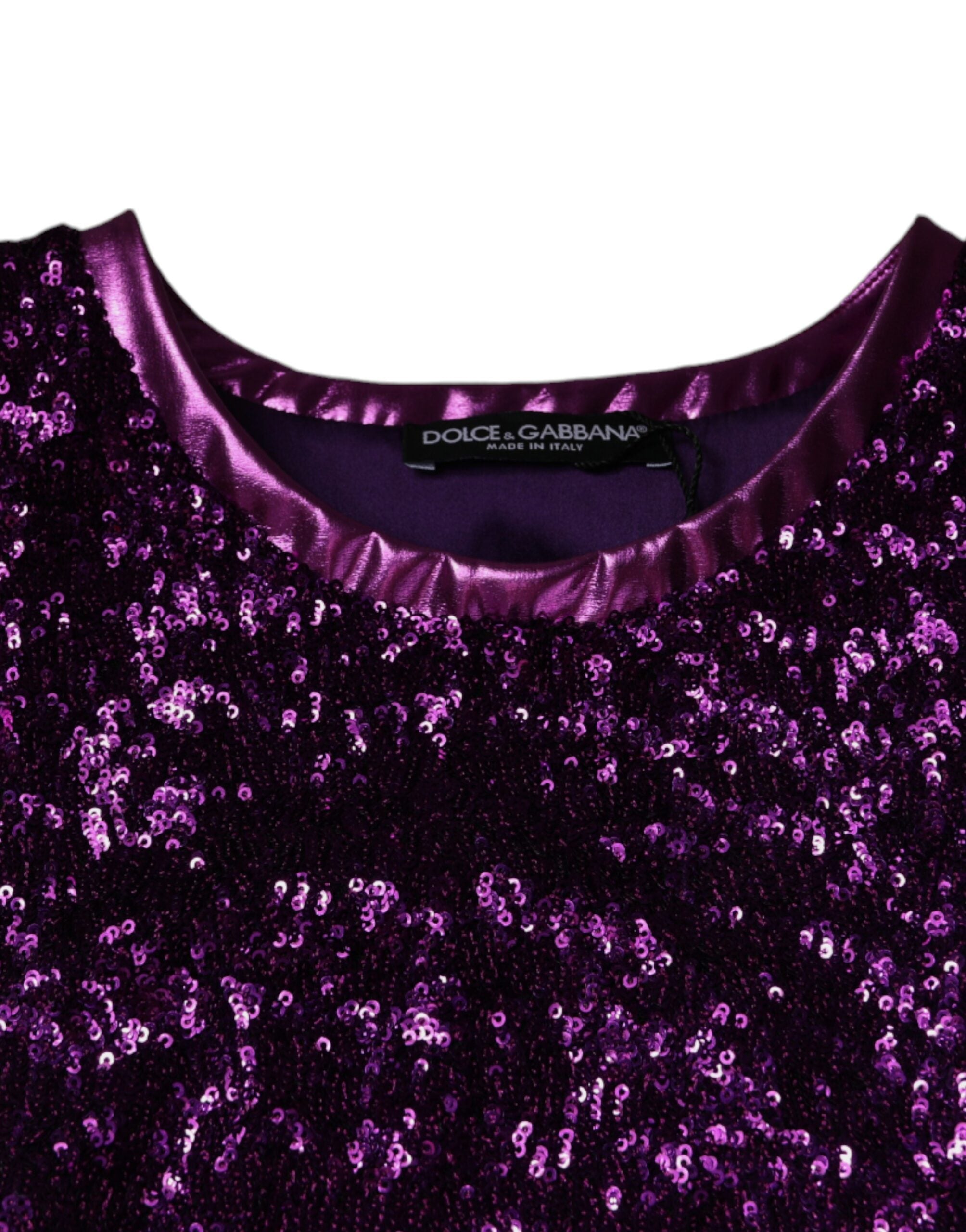 T-shirt sans manches Dolce & Gabbana violette avec sequins ronds et col rond, mode élégante et brillante.