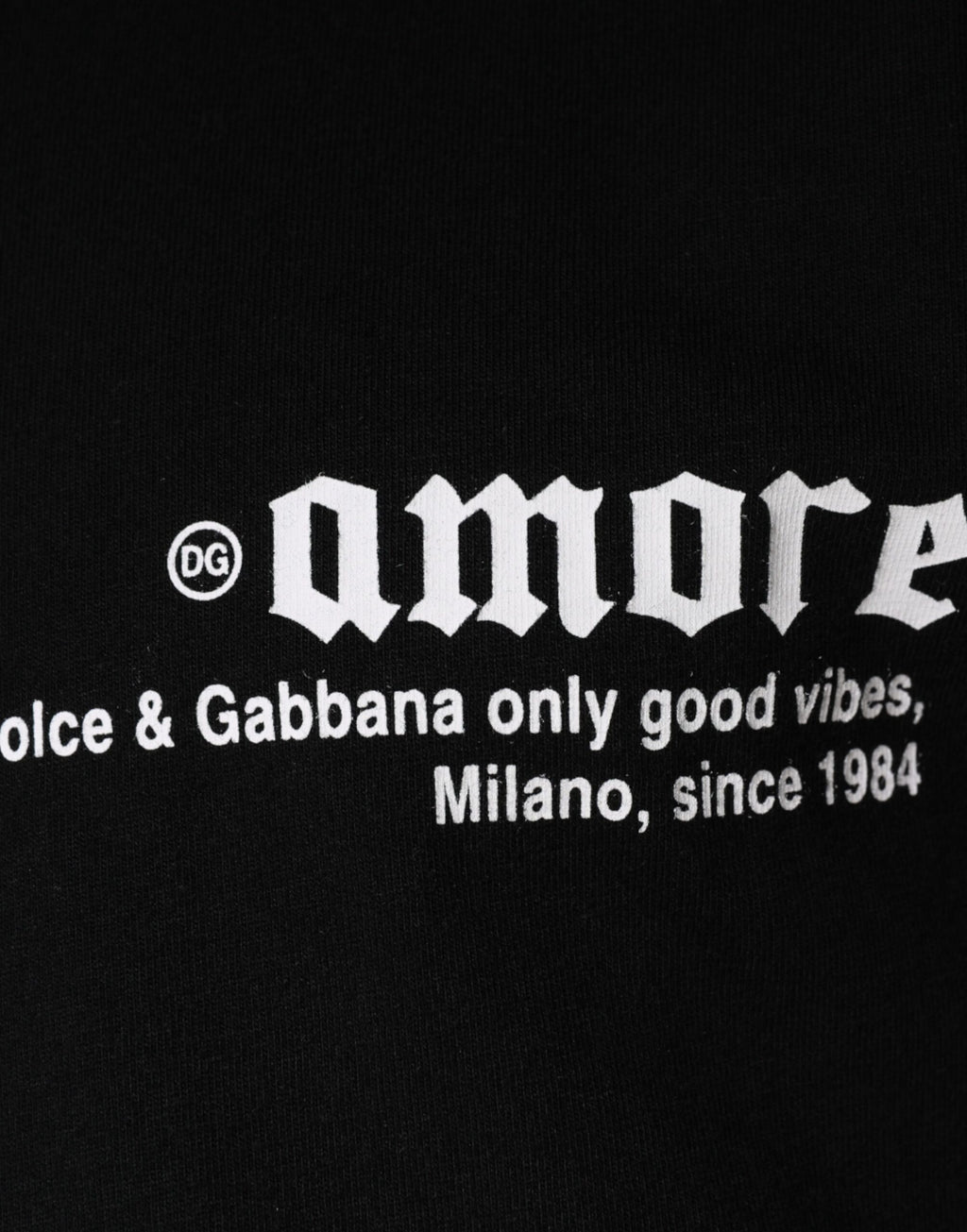 T-shirt en coton noir Dolce & Gabbana Amore avec impression graphique, col rond, visible sur l'image.