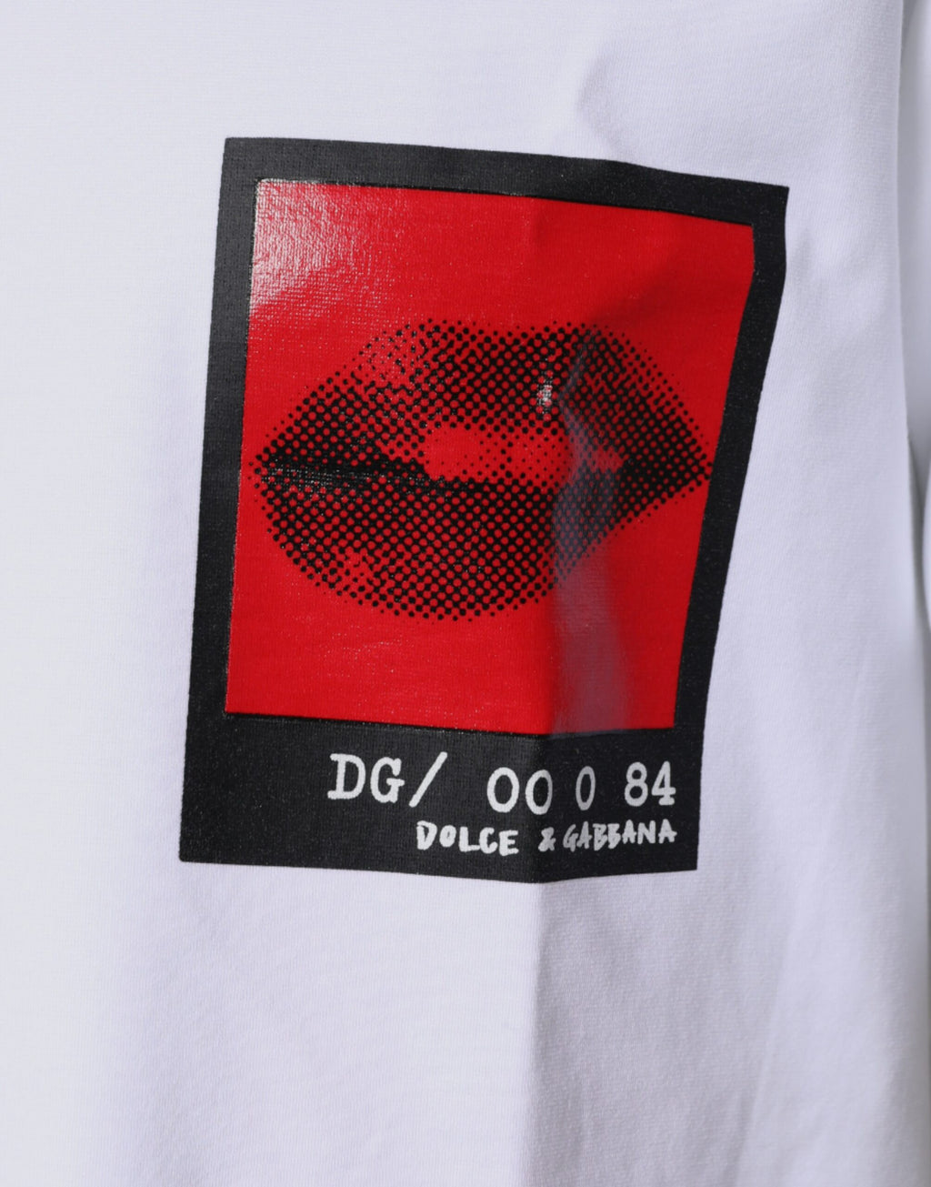T-shirt en coton blanc avec imprimé lèvres rouges Dolce & Gabbana, style décontracté et tendance.