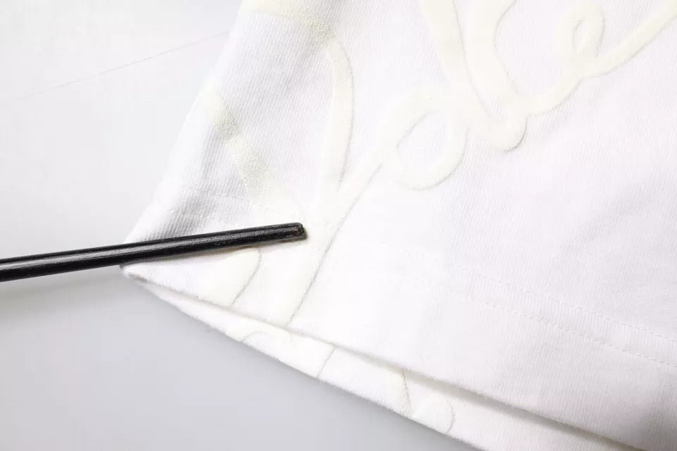 T-shirt blanc Dolce & Gabbana en coton avec logo imprimé, col rond et style décontracté.