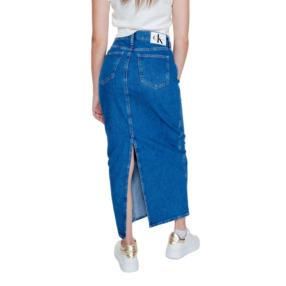 Jupe longue en coton bleu de Calvin Klein Jeans, coupe fluide et élégante, idéale pour un style décontracté et moderne.