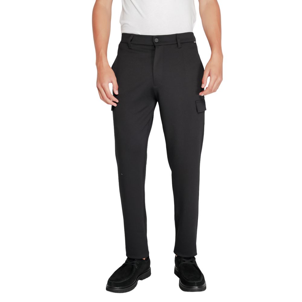 Pantalons de jogging Calvin Klein en polyester recyclé noir, confortables et décontractés pour l'entraînement ou la détente.