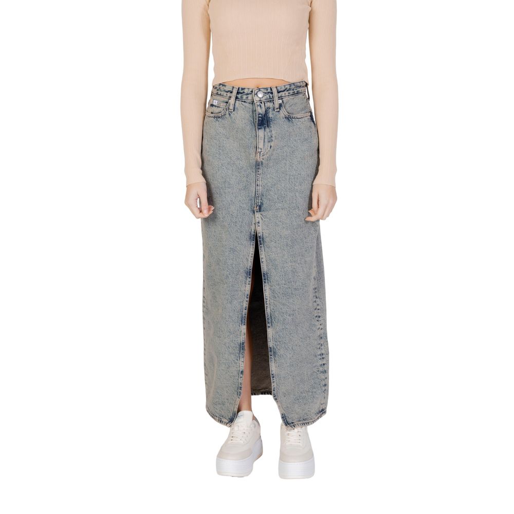jupe longue en coton bleu de Calvin Klein Jeans, style décontracté, tissu léger, vue de face sur fond blanc