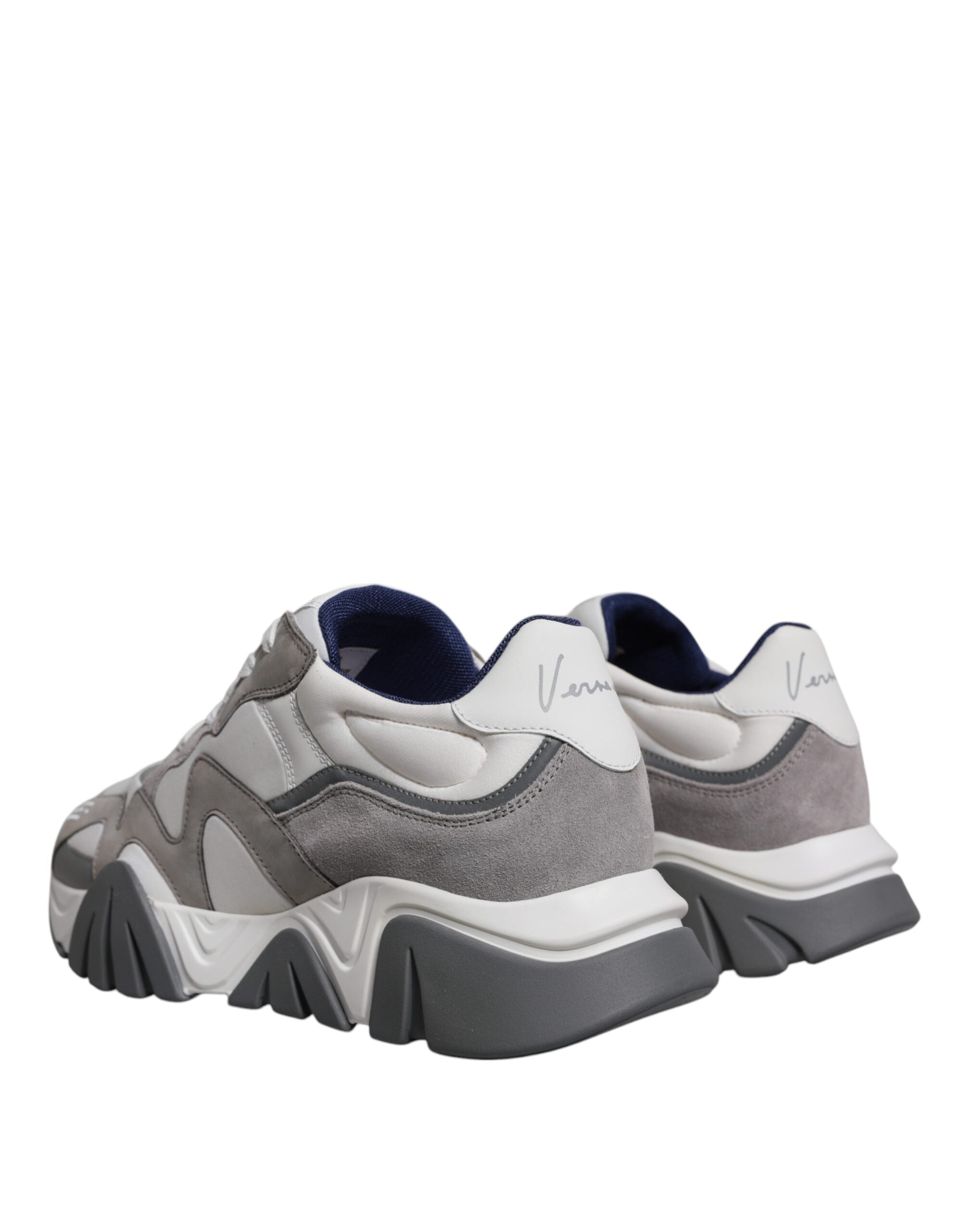 Chaussures sneakers basses Versace Squalo en cuir gris et néoprène, style chunky et décontracté pour homme.