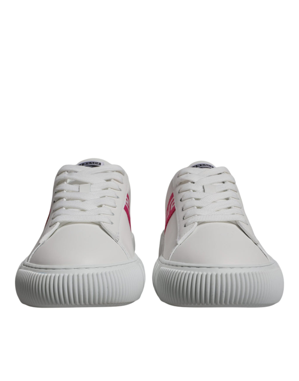 Chaussures sneakers plateforme basses Versace blanches et roses avec motif Greca, style élégant et moderne