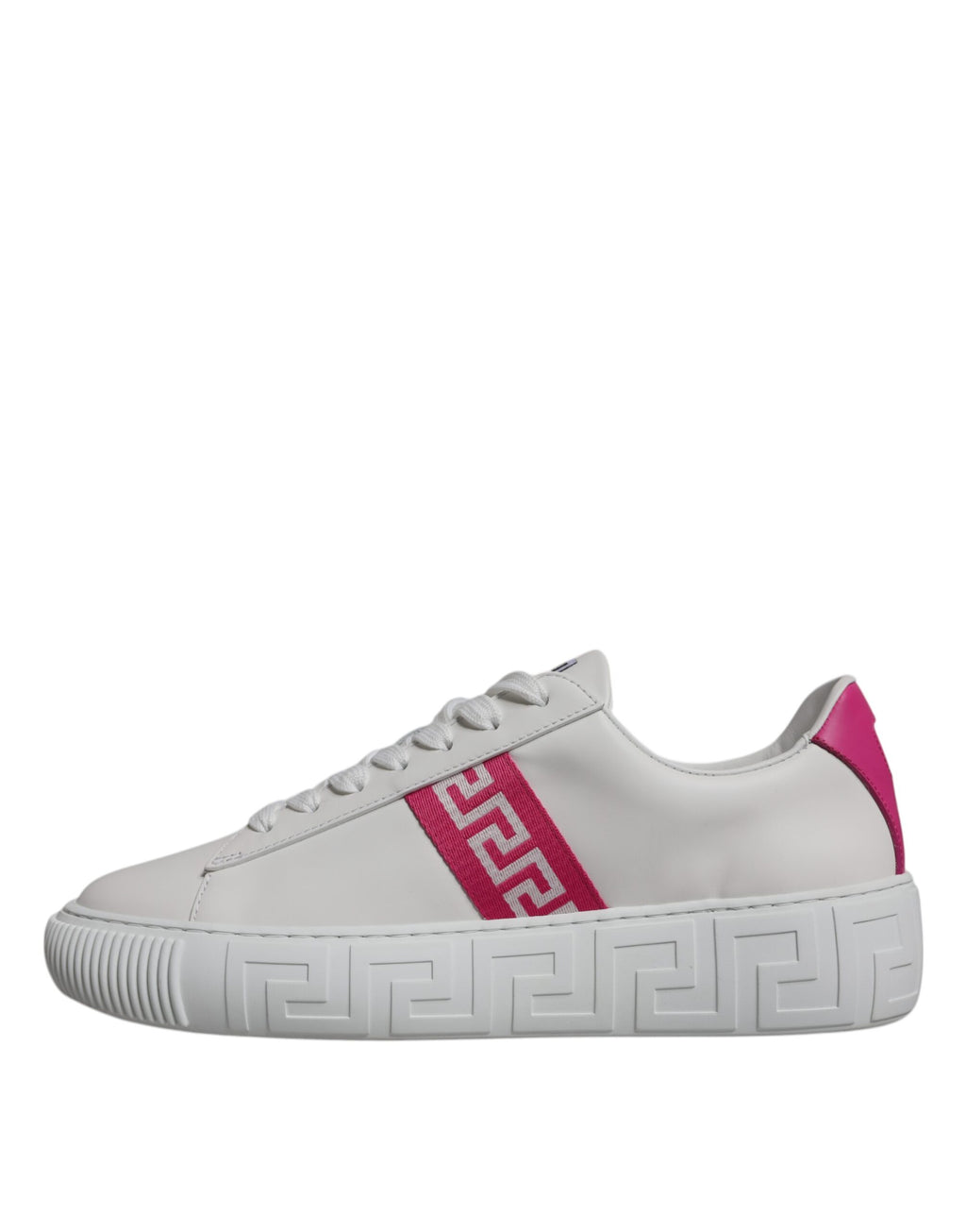 Chaussures sneakers basses Versace en blanc et rose avec motif Greca, plateforme, style décontracté et tendance.