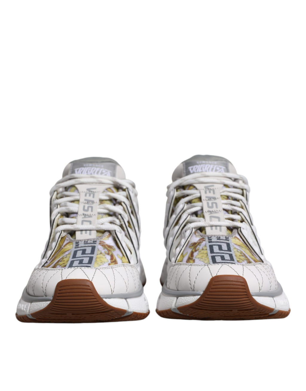 Chaussures basses Versace Trigreca blanc avec imprimé Barocco, baskets élégantes et modernes, vue de face.