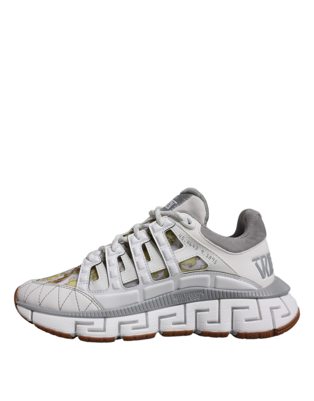 Chaussures basses Versace Trigreca en blanc avec motif Barocco, design élégant et moderne pour un style sophistiqué.